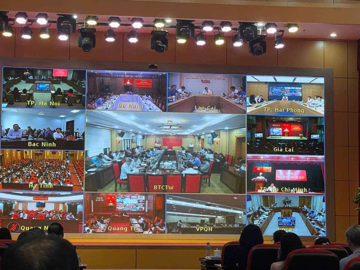 Chính thức triển khai Sổ tay đảng viên điện tử trên toàn quốc Chính thức triển khai Sổ tay đảng viên điện tử trên toàn quốc