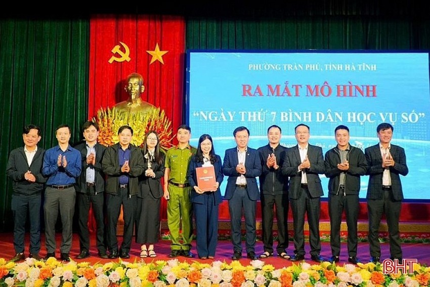 Hà Tĩnh ra mắt mô hình ngày thứ bảy bình dân học vụ số. Ảnh: BHT Hà Tĩnh ra mắt mô hình ngày thứ bảy bình dân học vụ số. Ảnh: BHT
