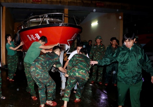 can canh luc luong vu trang da nang xuyen dem lao vao diem ngap cuu dan