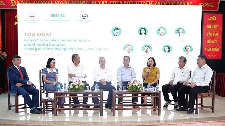 Hiến kế giúp nông dân bảo vệ sức khỏe đất trồng lúa, hướng đến sản xuất bền vững Hiến kế giúp nông dân bảo vệ sức khỏe đất trồng lúa, hướng đến sản xuất bền vững