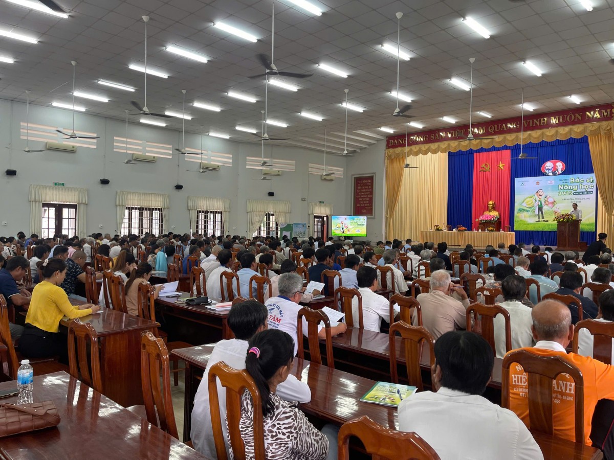 “Bác sỹ nông học” về với miền Tây mùa nước nổi: Khi khoa học sát cánh cùng đồng ruộng