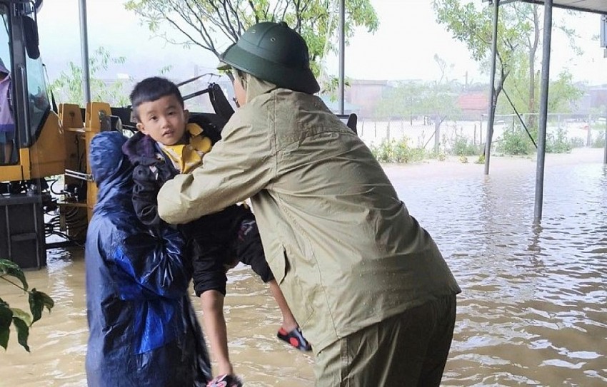 Mưa lớn gây ngập cục bộ, hàng trăm người dân ở phía nam Hà Tĩnh được sơ tán an toàn Mưa lớn gây ngập cục bộ, hàng trăm người dân ở phía nam Hà Tĩnh được sơ tán an toàn