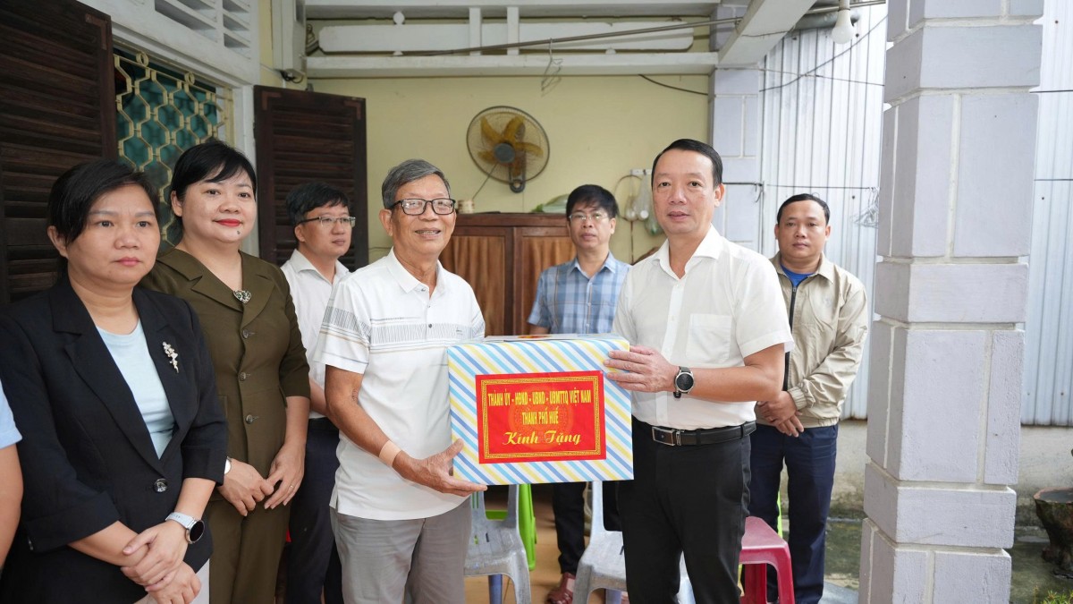 Tp. Huế: Quan tâm công tác bảo tồn di sản và chăm lo đời sống người dân sau mưa lũ Tp. Huế: Quan tâm công tác bảo tồn di sản và chăm lo đời sống người dân sau mưa lũ