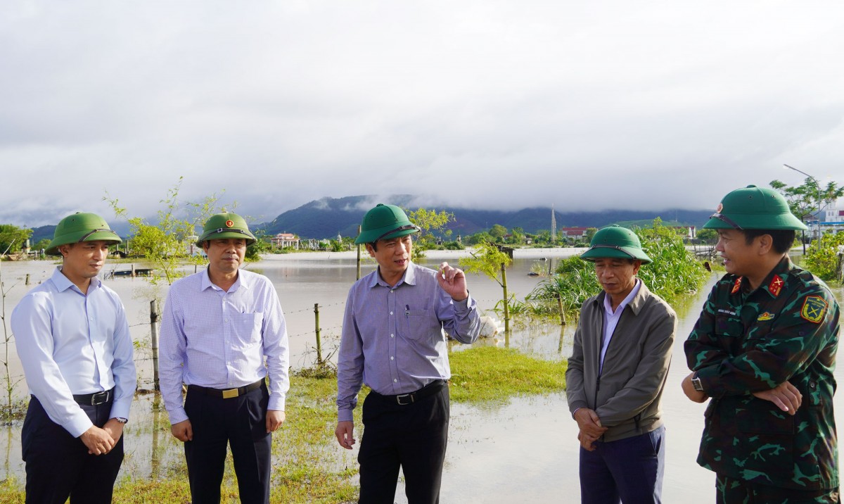 Phó Chủ tịch Thường trực UBND tỉnh Quảng Trị  kiểm tra công tác ứng phó, khắc phục hậu quả mưa lũ