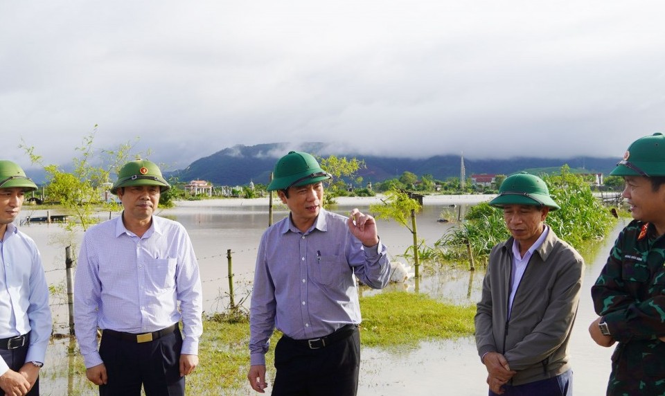 Phó Chủ tịch Thường trực UBND tỉnh Quảng Trị  kiểm tra công tác ứng phó, khắc phục hậu quả mưa lũ