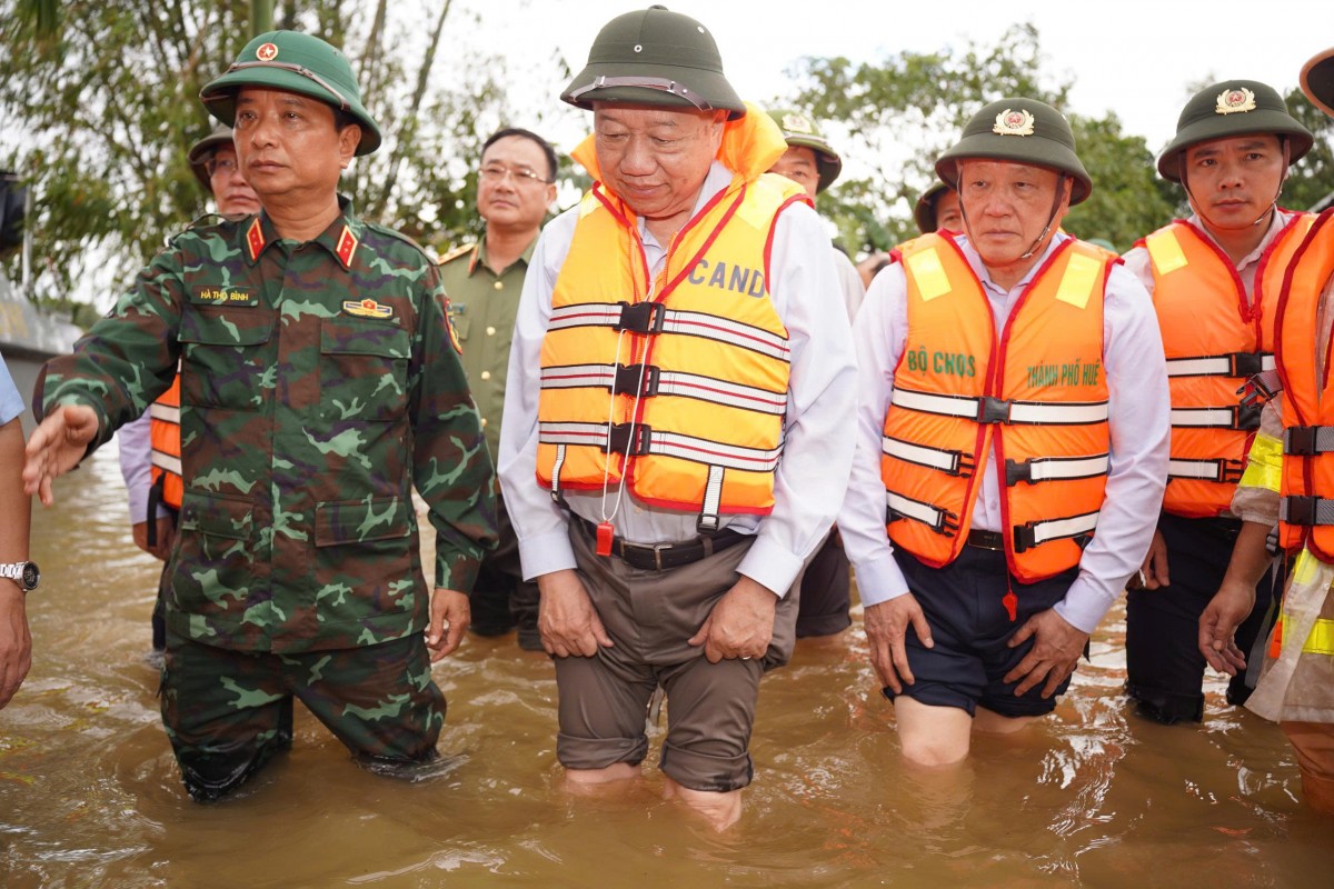 Cả nước hướng về miền Trung và thành phố Huế với tinh thần 