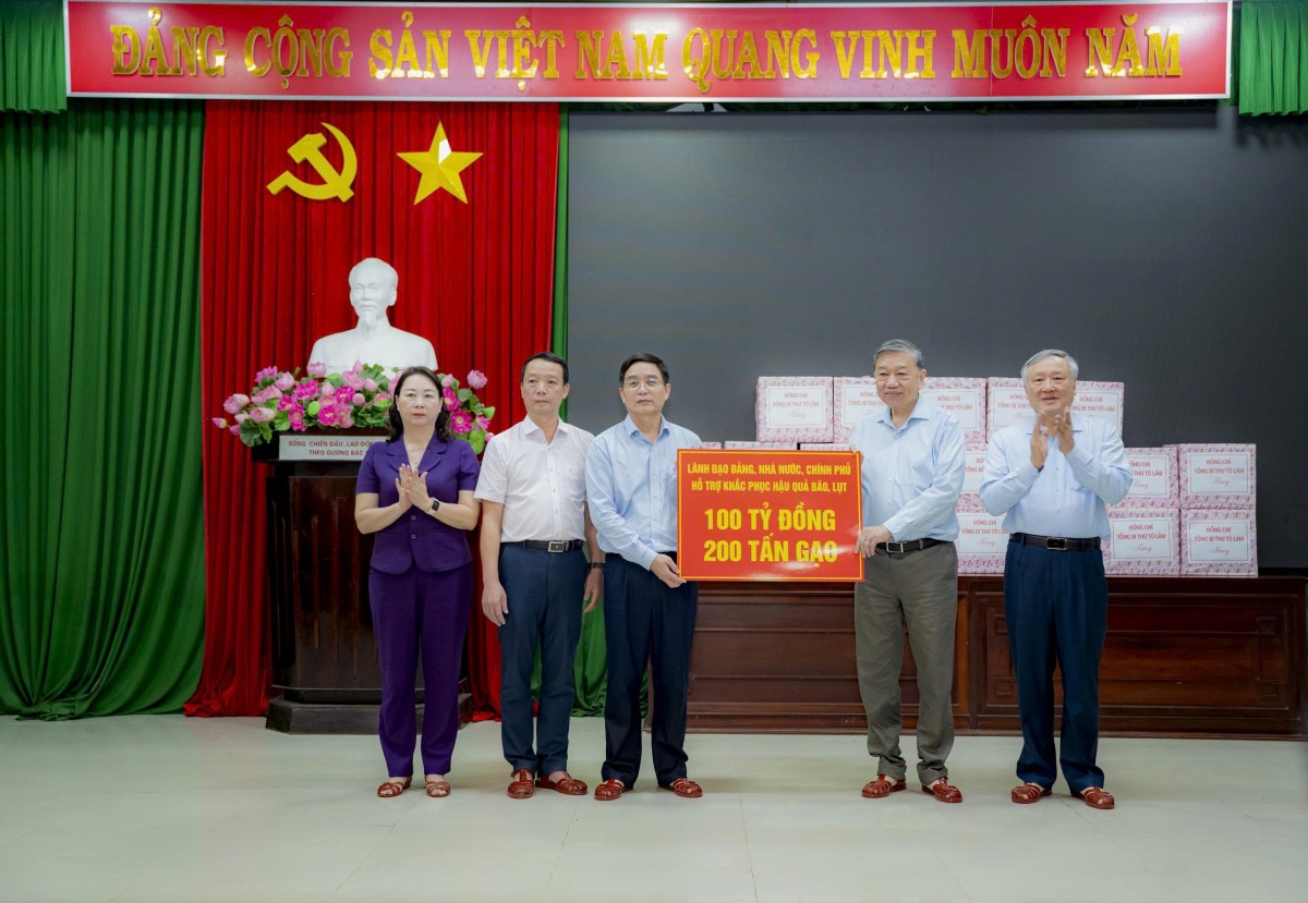 Cả nước hướng về miền Trung và thành phố Huế với tinh thần 