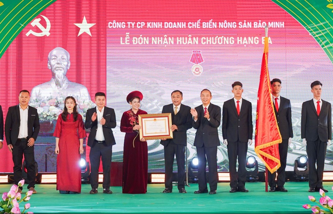 Công ty CP Kinh doanh Chế biến Nông sản Bảo Minh đón nhận Huân chương Lao động hạng Ba