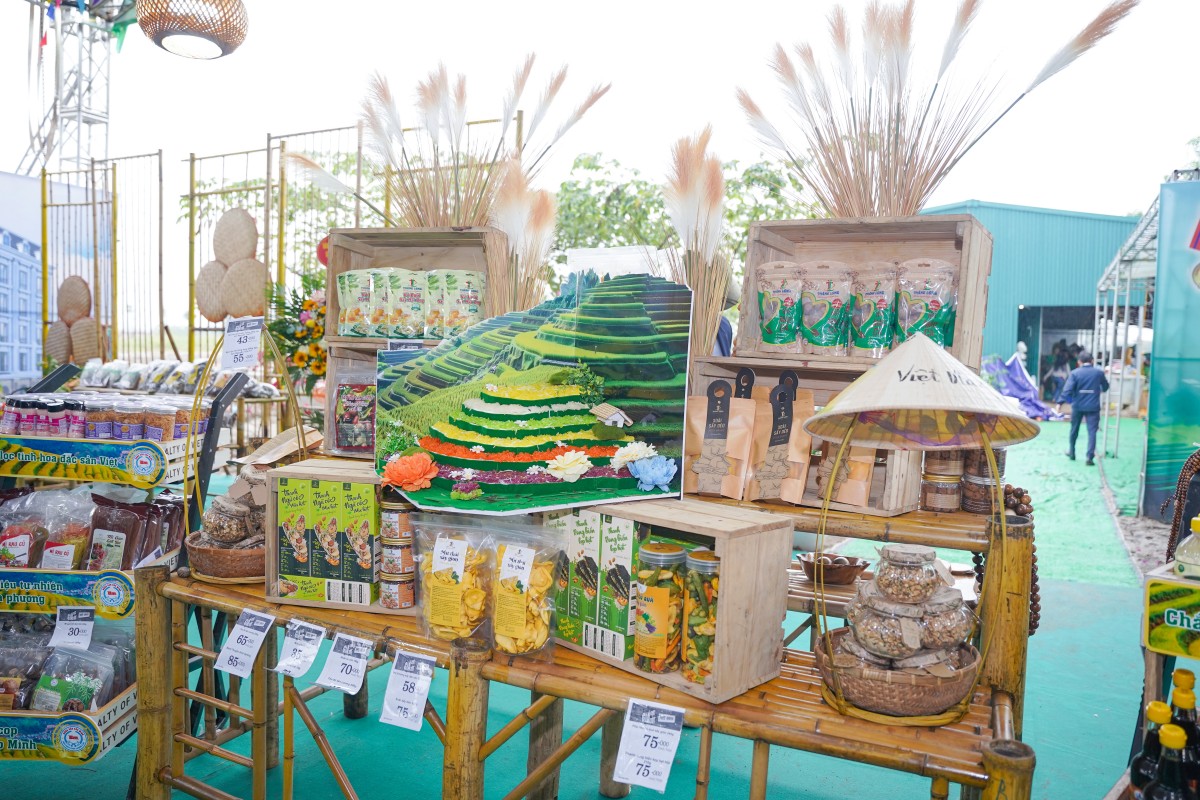 Công ty CP Kinh doanh Chế biến Nông sản Bảo Minh đón nhận Huân chương Lao động hạng Ba