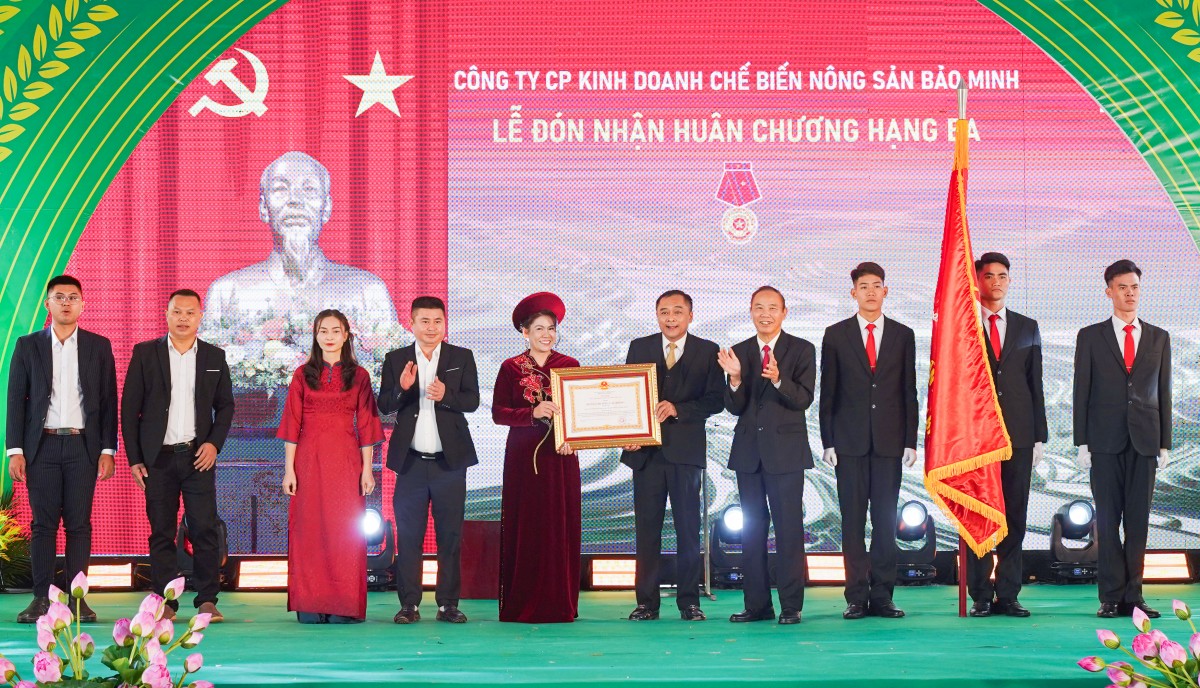 Công ty CP Kinh doanh Chế biến Nông sản Bảo Minh đón nhận Huân chương Lao động hạng Ba