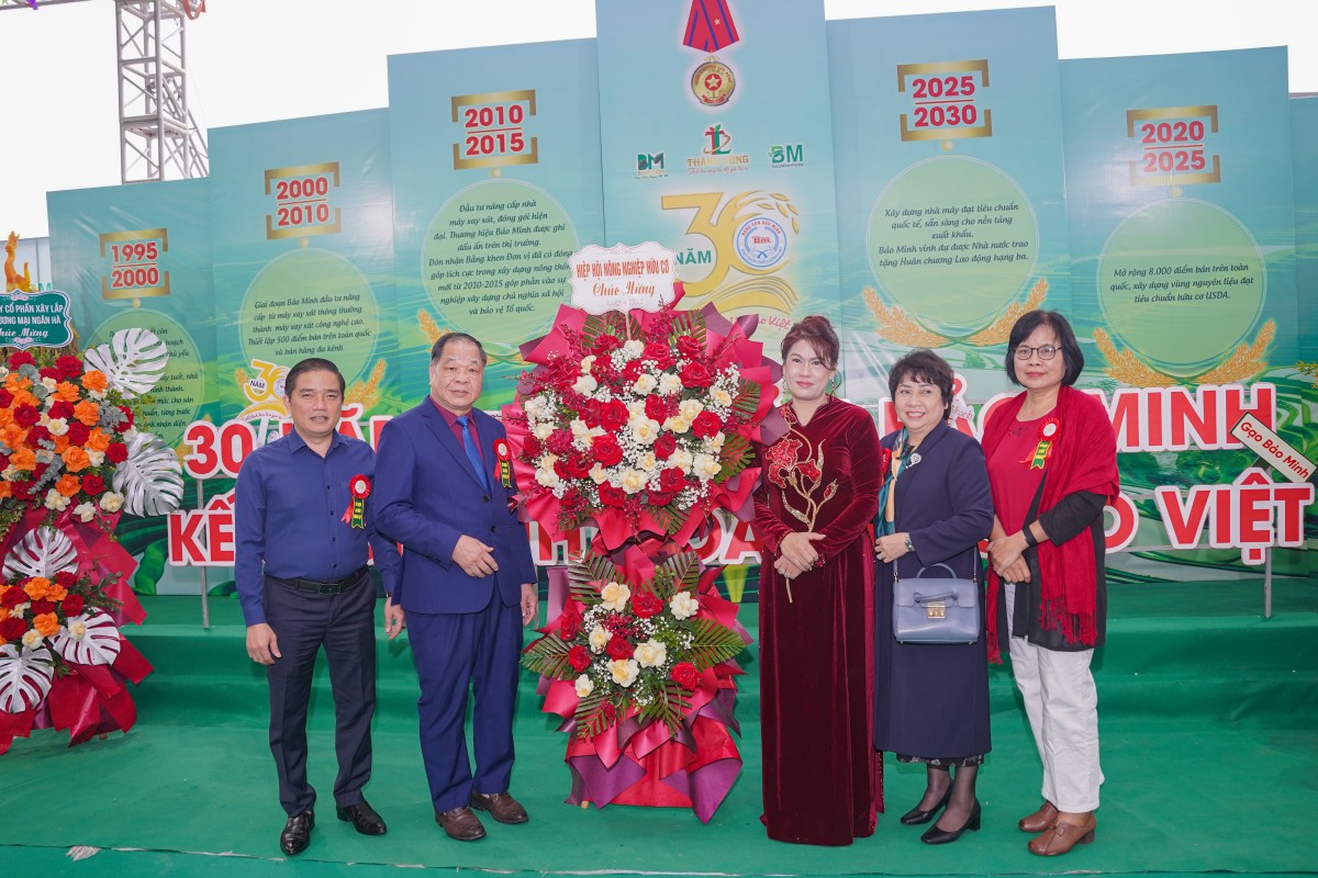 Công ty CP Kinh doanh Chế biến Nông sản Bảo Minh đón nhận Huân chương Lao động hạng Ba