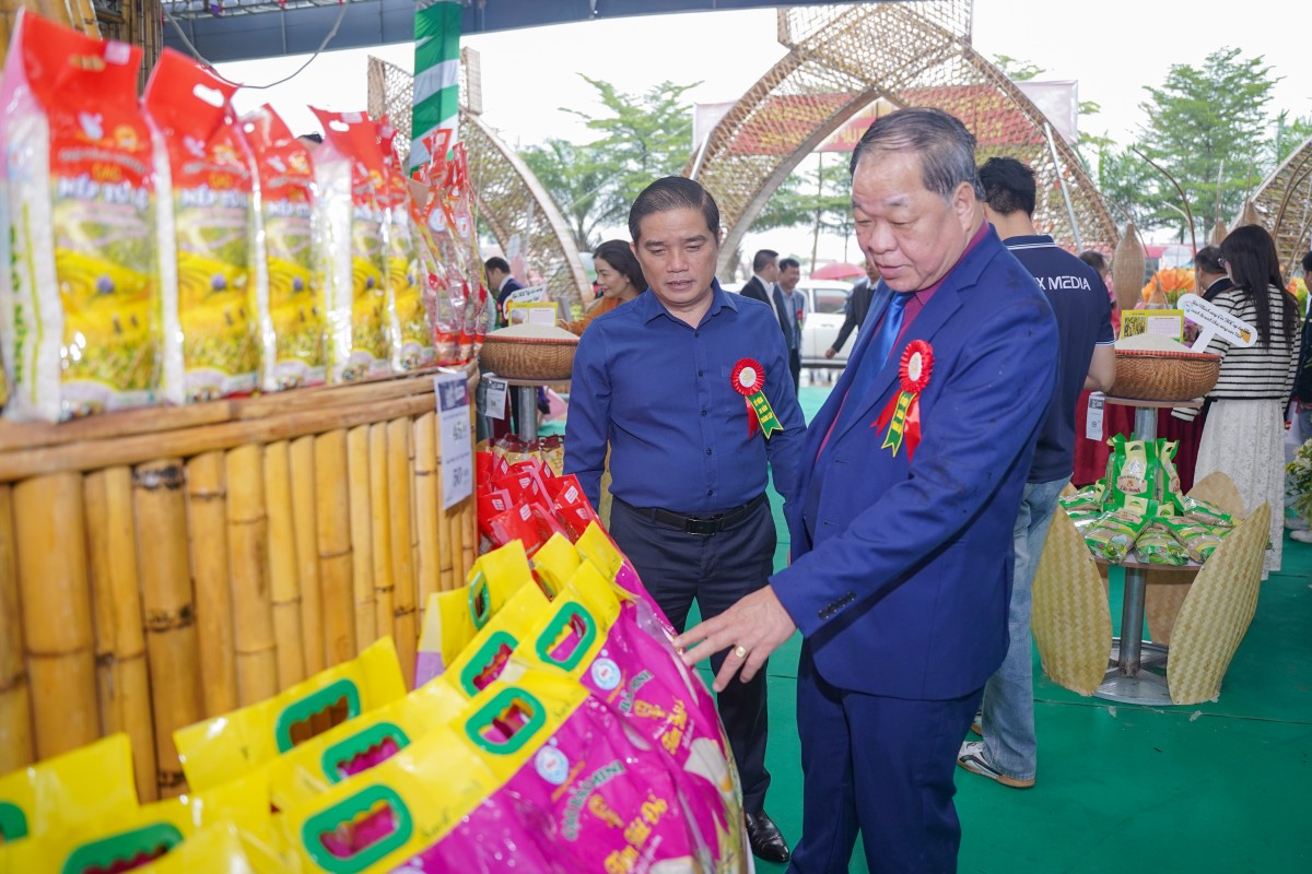 Công ty CP Kinh doanh Chế biến Nông sản Bảo Minh đón nhận Huân chương Lao động hạng Ba