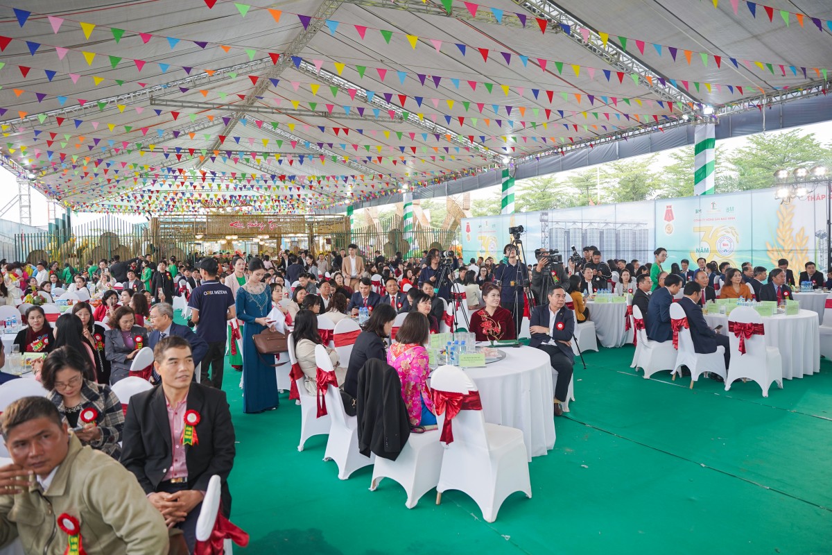 Công ty CP Kinh doanh Chế biến Nông sản Bảo Minh đón nhận Huân chương Lao động hạng Ba