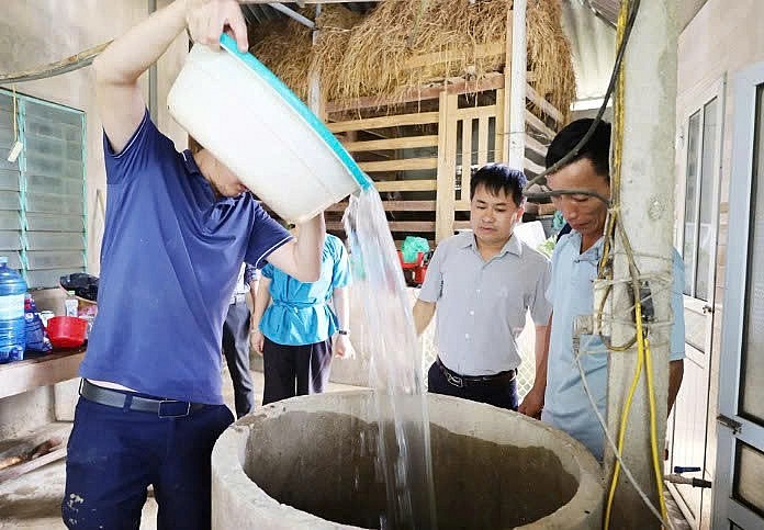 Hà Tĩnh: Vệ sinh môi trường sau khi lũ rút