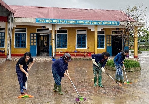 Hà Tĩnh: Vệ sinh môi trường sau khi lũ rút