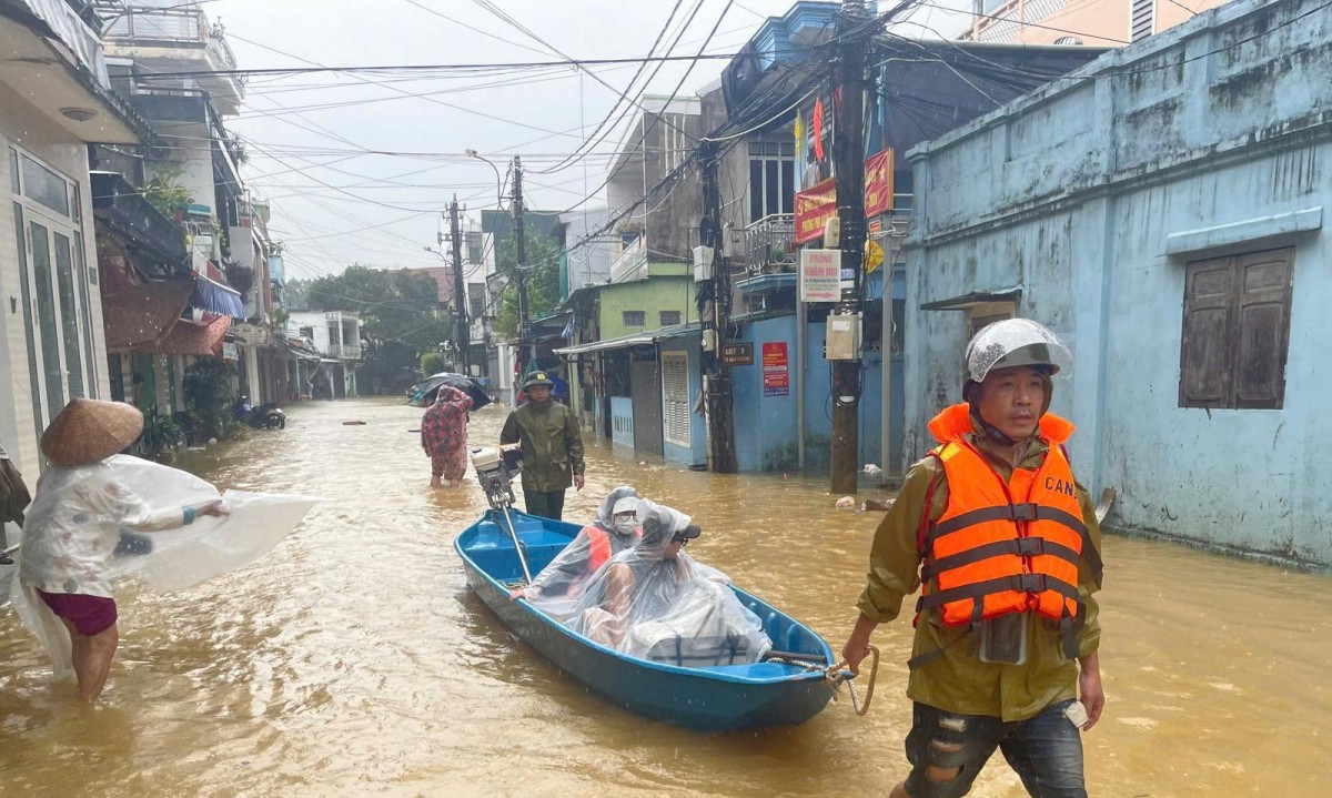 Công an Tp. Huế vững sáng niềm tin với Nhân dân trong gian khó