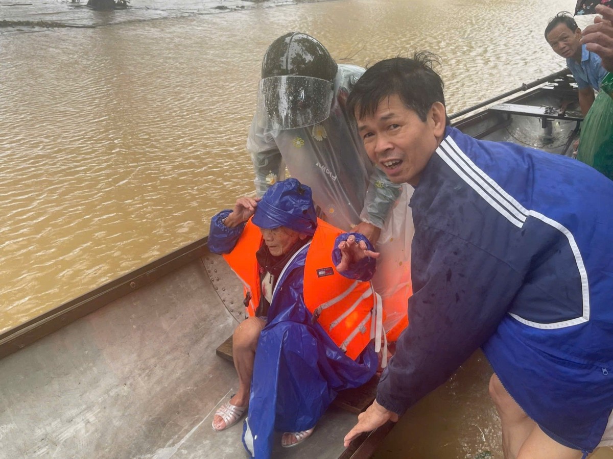 Công an Tp. Huế vững sáng niềm tin với Nhân dân trong gian khó