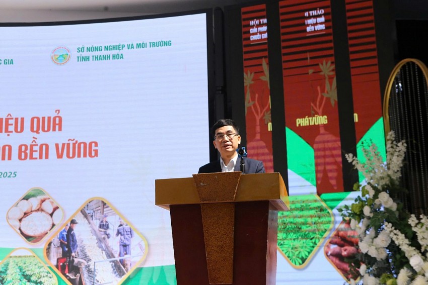 ông Hoàng Văn Hồng – Phó Giám đốc Trung tâm Khuyến nông quốc gia phát biểu tại hội thảo.