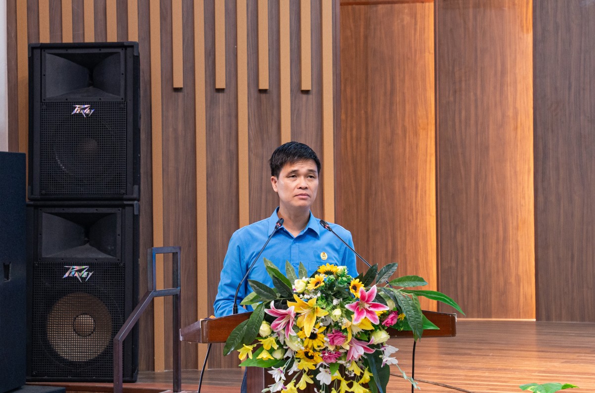 Chung tay sẻ chia khó khăn với người lao động Đà Nẵng sau mưa lũ