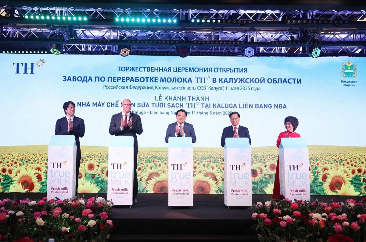 Anh hùng Lao động Thái Hương được trao tặng Huân chương Hữu nghị của Nhà nước Nga