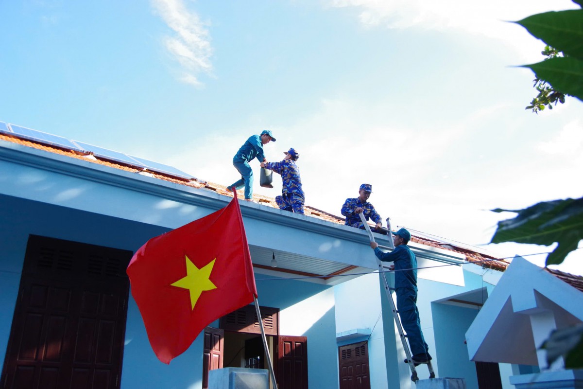 Bão Kalmaegi mạnh cấp 13 khi tiến vào Biển Đông