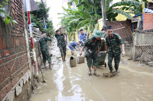 Đà Nẵng huy động lực lượng khắc phục hậu quả mưa lũ, chủ động ứng phó bão số 13