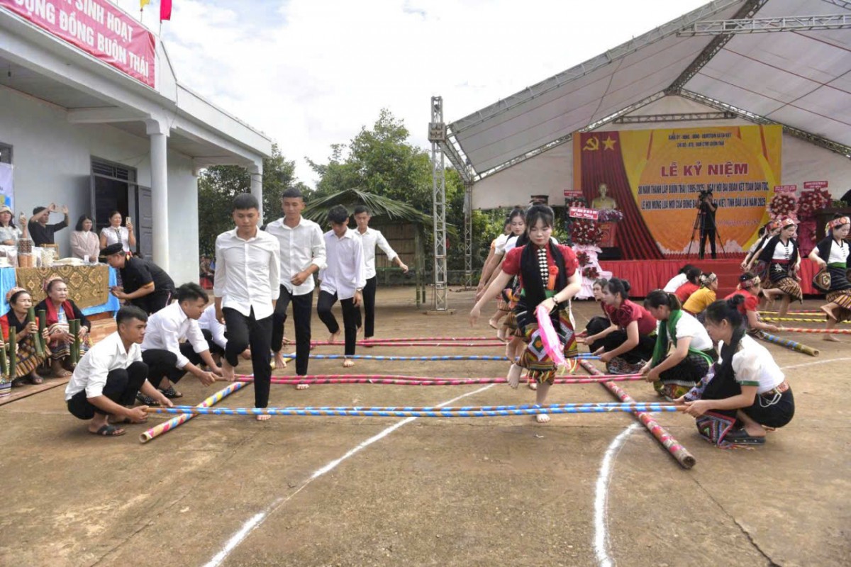 Buôn Thái tổ chức ngày hội Đại đoàn kết toàn dân tộc và Lễ hội Mừng lúa mới năm 2025