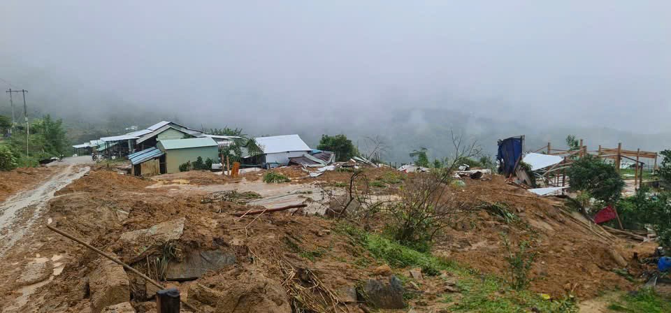 Đường vào Phước Thành sạt lở sau mưa dài – hành trình Sen Hồng vẫn không dừng bước