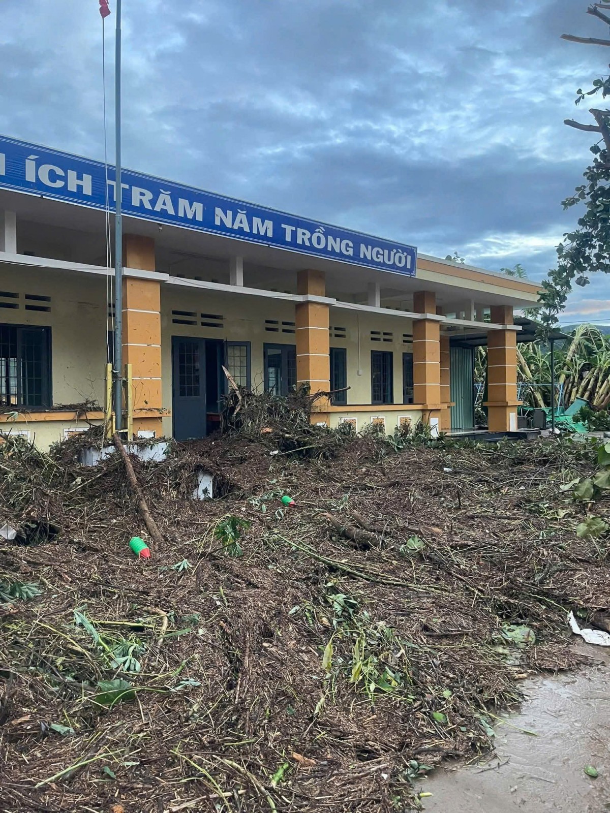 Đắk Lắk: Hỗ trợ 35 tỷ đồng cho 16 xã, phường khắc phục hậu quả bão số 13