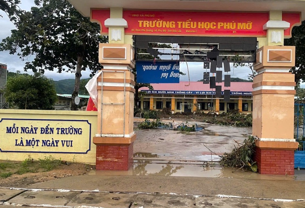 Đắk Lắk: Xã Phú Mỡ kiên cường khắc phục hậu quả bão số 13