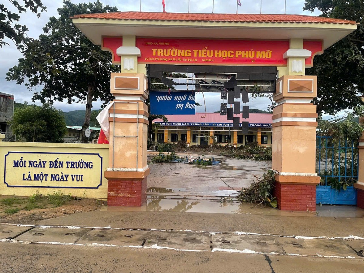 Đắk Lắk: Xã Phú Mỡ kiên cường khắc phục hậu quả bão số 13