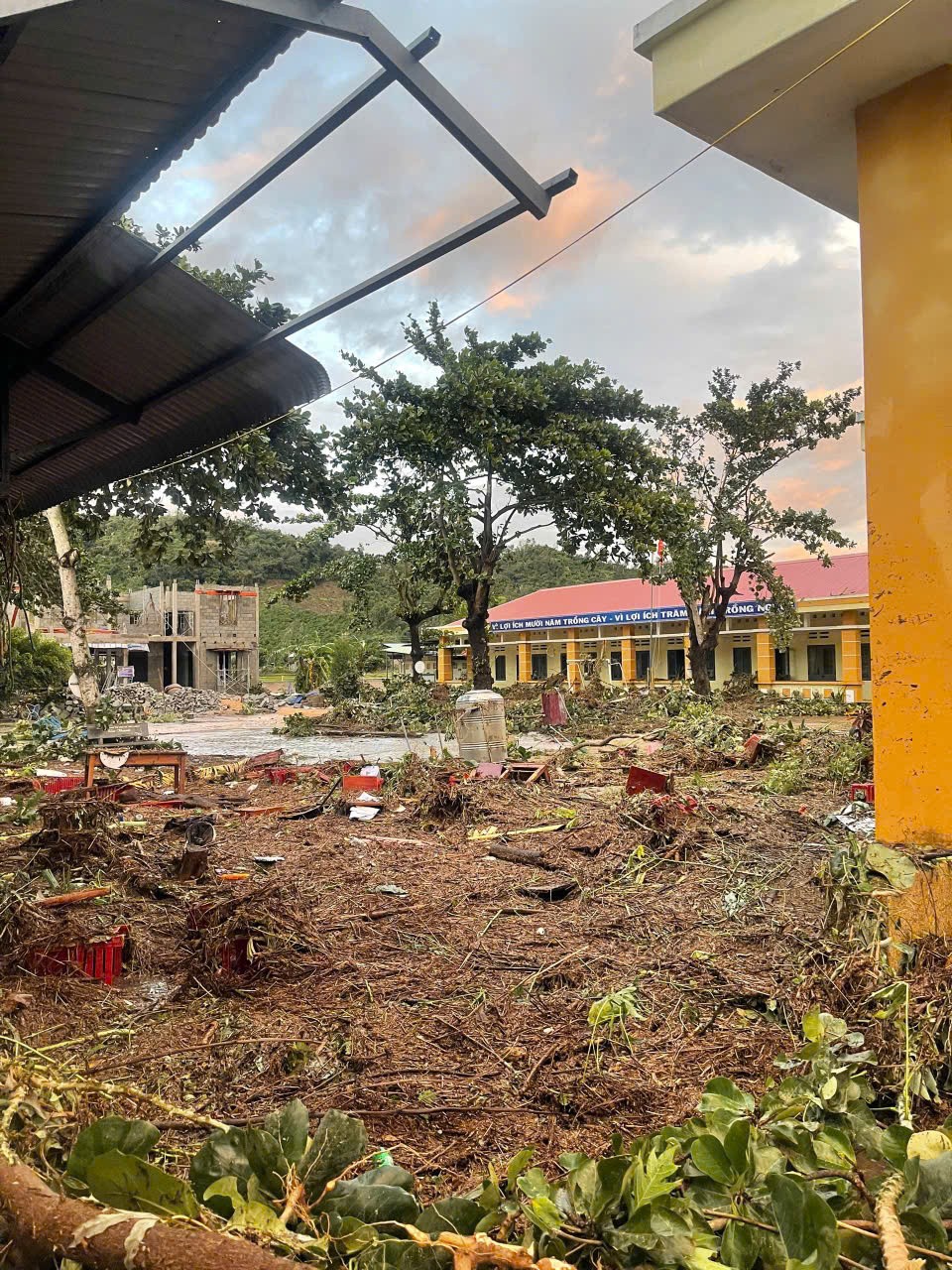 Đắk Lắk: Xã Phú Mỡ kiên cường khắc phục hậu quả bão số 13