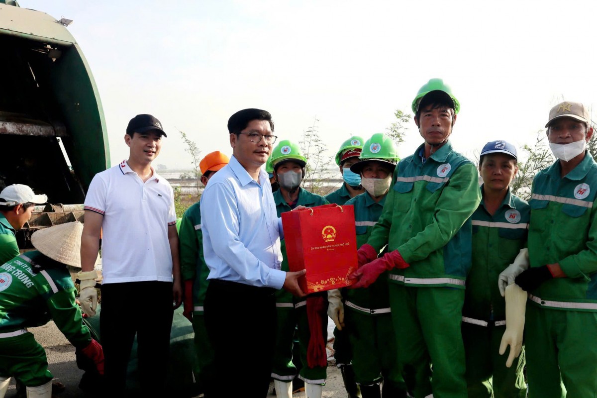 Huế: Hàng nghìn người dân tham gia Huế: Hàng nghìn người dân tham gia