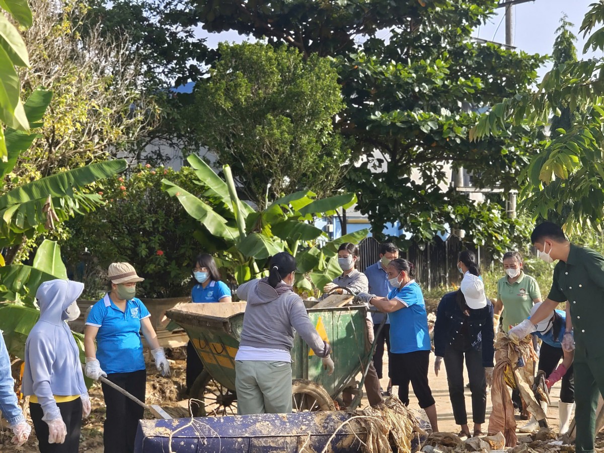 Huế: Hàng nghìn người dân tham gia Huế: Hàng nghìn người dân tham gia