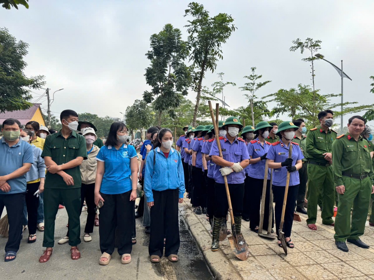 Huế: Hàng nghìn người dân tham gia Huế: Hàng nghìn người dân tham gia