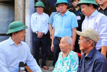Phó Thủ tướng Chính phủ Mai Văn Chính thăm hỏi bà con ảnh hưởng bão số 13 tại Đắk Lắk