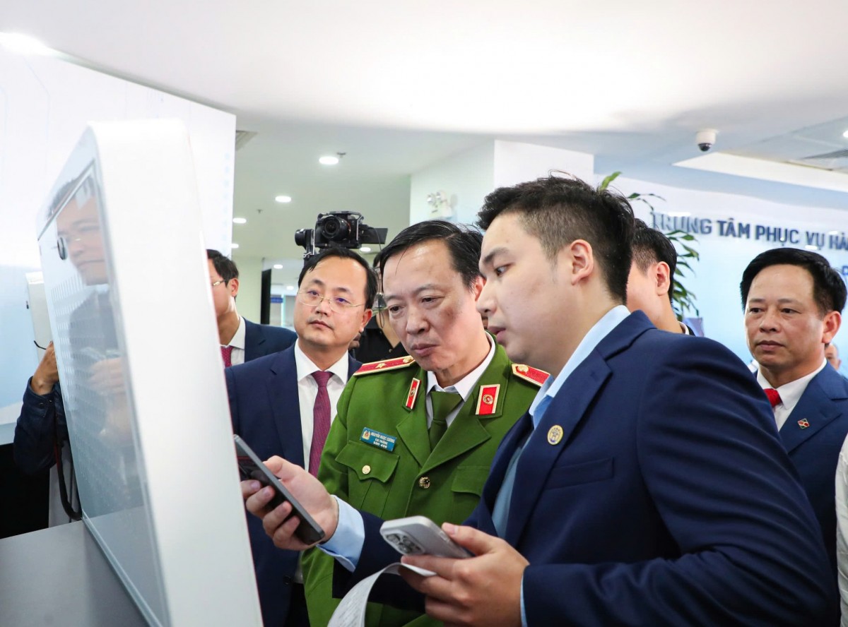 Ra mắt mô hình thí điểm Kiosk thông minh: Agribank đồng hành cùng TP Hà Nội trong chuyển đổi số