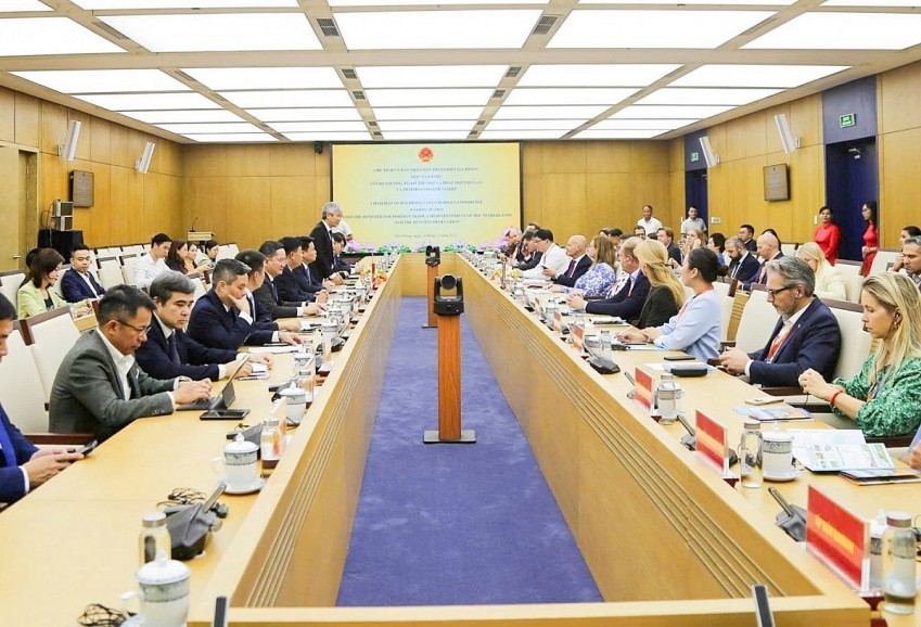 Hải Phòng và Hà Lan bắt tay phát triển cảng biển xanh, logistics thông minh