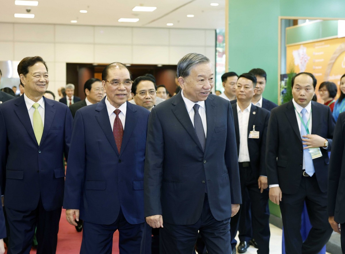 Long trọng tổ chức Lễ kỷ niệm 80 năm Ngành Nông nghiệp và Môi trường và đón nhận Huân chương Lao động hạng Nhất