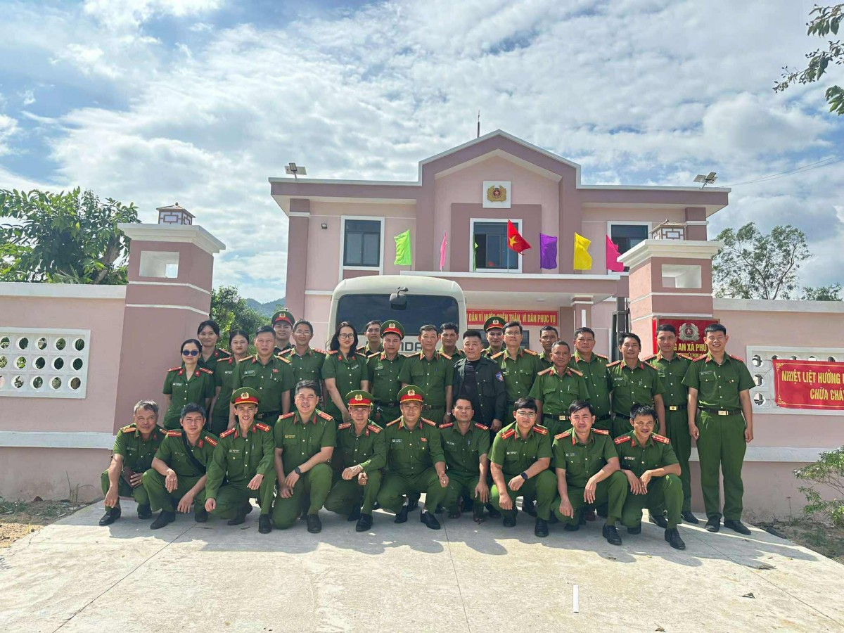 Chung tay hỗ trợ người dân bị ảnh hưởng bão số 13