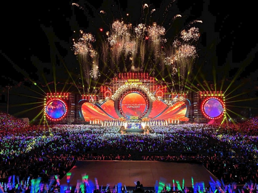 Chương trình được tổ chức hoành tráng.