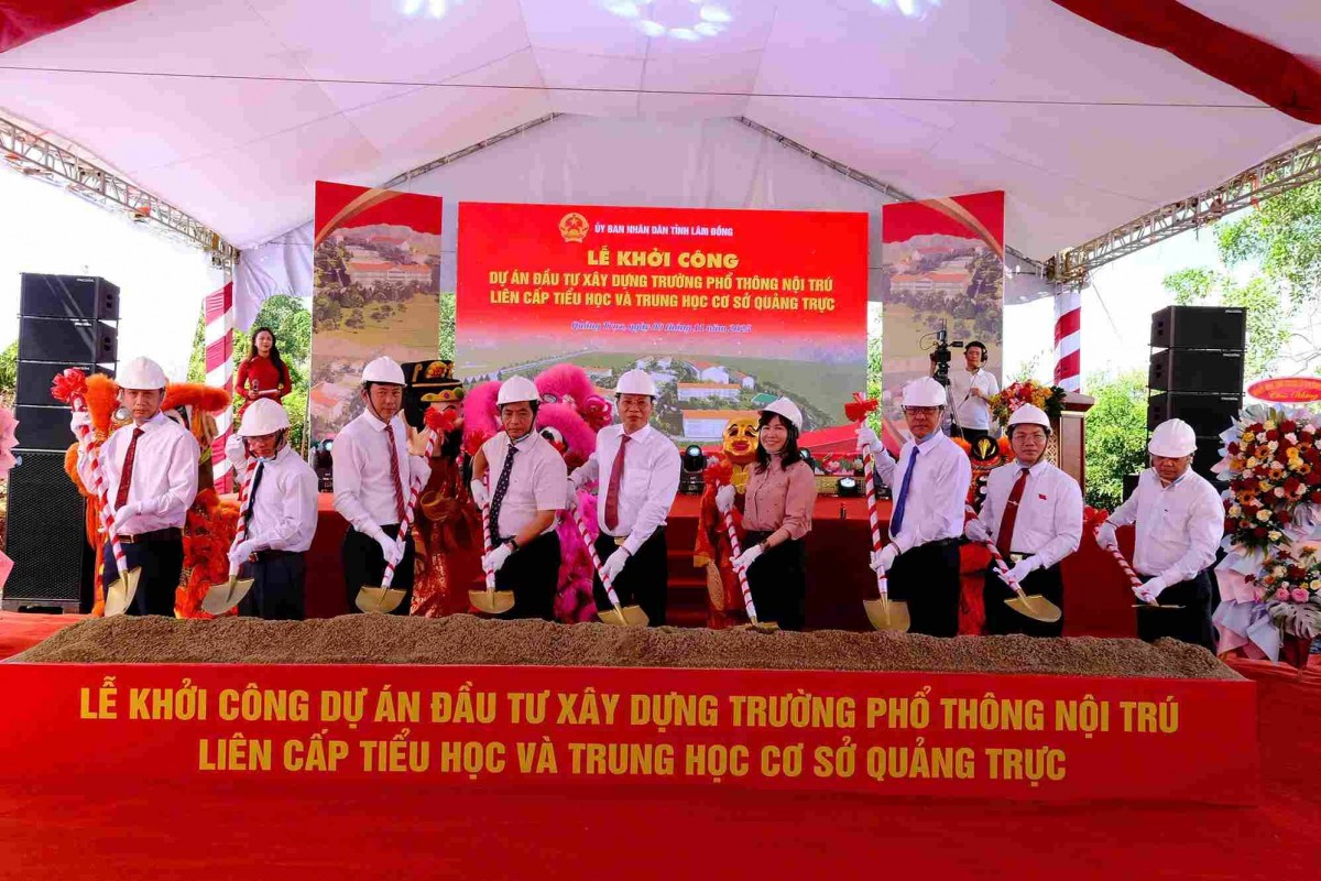 Lâm Đồng: Tặng Bằng khen cho xã Quảng Trực trong việc bàn giao mặt bằng trước thời hạn để thi công Trường Nội trú biên giới