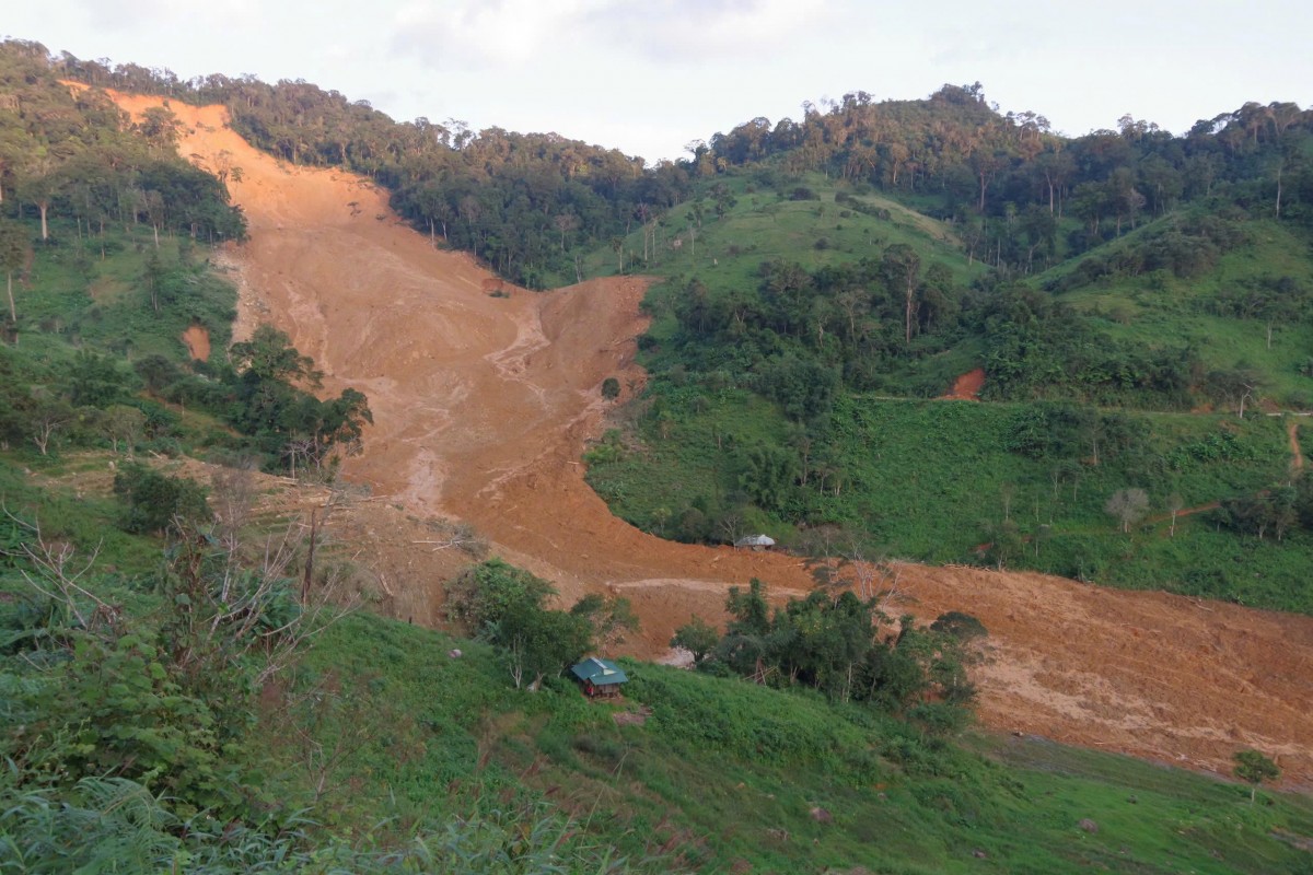 Bộ CHQS thành phố Đà Nẵng khẩn trương chỉ đạo xử lý sạt lở tại xã Hùng Sơn
