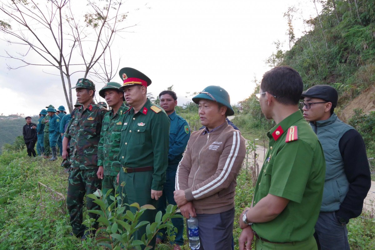 Bộ CHQS thành phố Đà Nẵng khẩn trương chỉ đạo xử lý sạt lở tại xã Hùng Sơn
