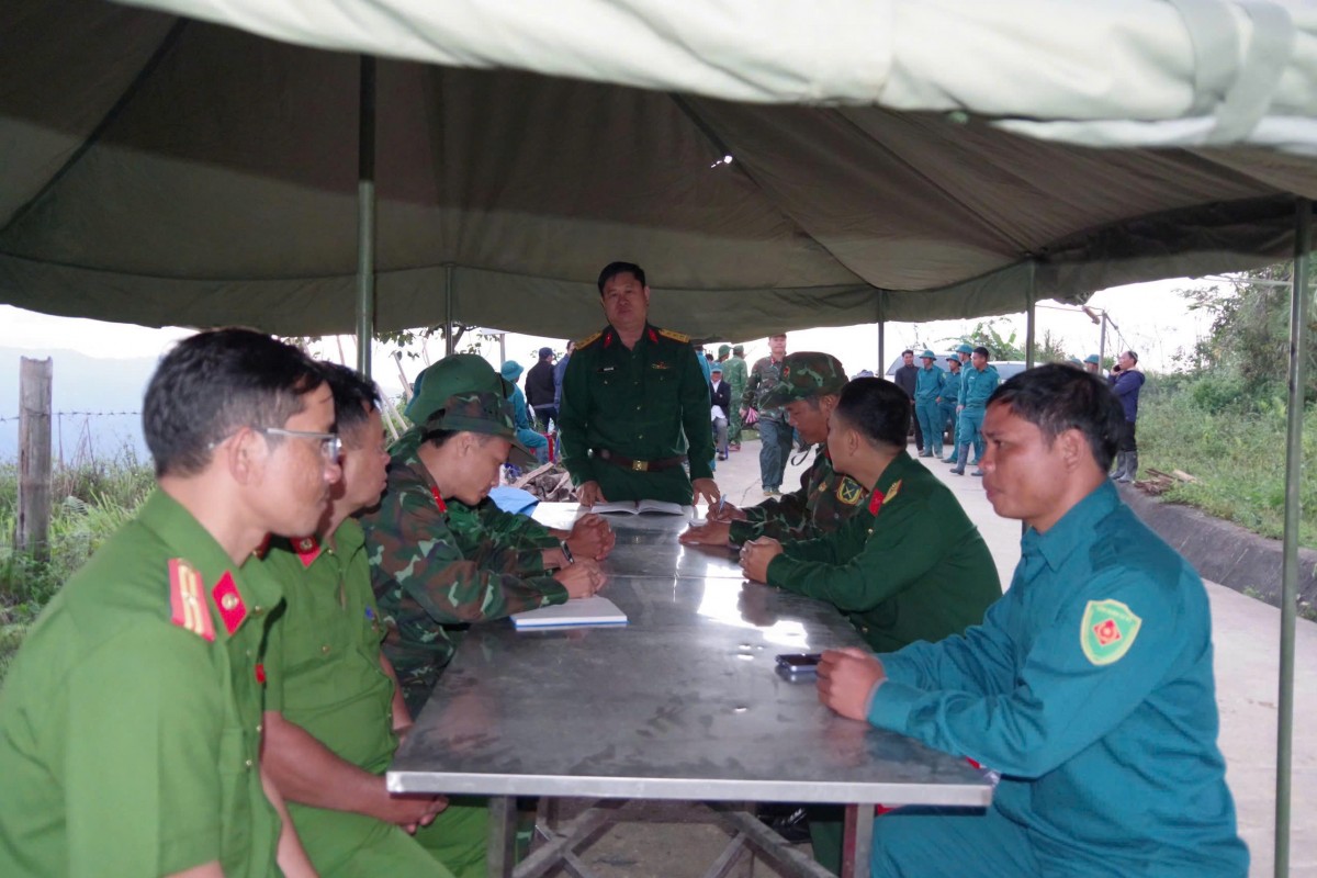 Bộ CHQS thành phố Đà Nẵng khẩn trương chỉ đạo xử lý sạt lở tại xã Hùng Sơn