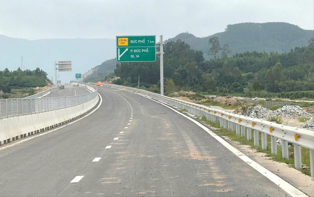 Tuyến cao tốc Quảng Ngãi – Hoài Nhơn đã lắp đặt bảng chỉ dẫn giao thông