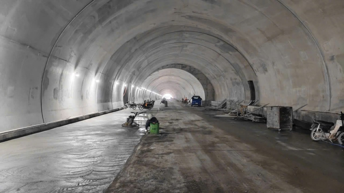 Thi công hầm số 3 cao tốc Quảng Ngãi – Hoài Nhơn trong những ngày bão lũ