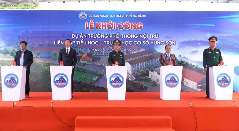 Sáng 16/11, UBND TP.Đà Nẵng khởi công đồng loạt 5 trường nội trú tại các xã biên giới, với tổng mức đầu tư hơn 1.421 tỷ đồng.