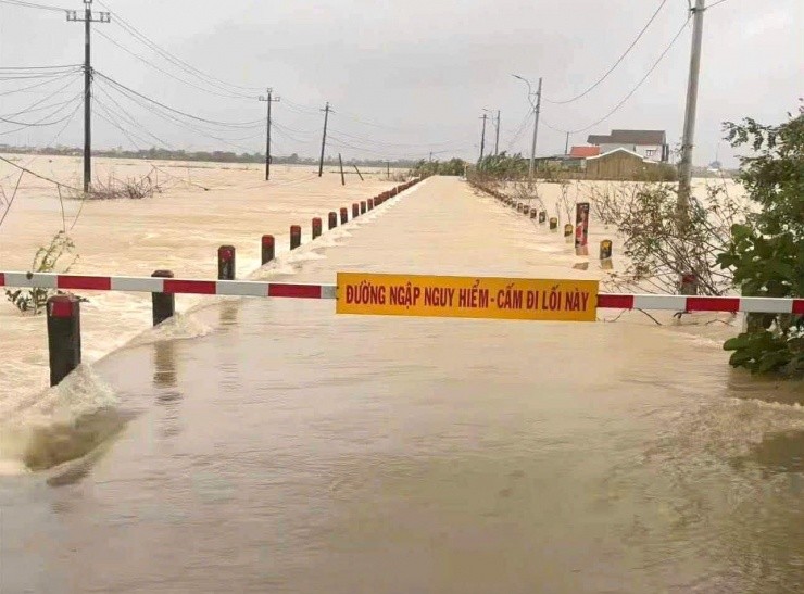 Tp. Huế ban hành công điện khẩn ứng phó với mưa lớn, ngập lụt và sạt lở đất