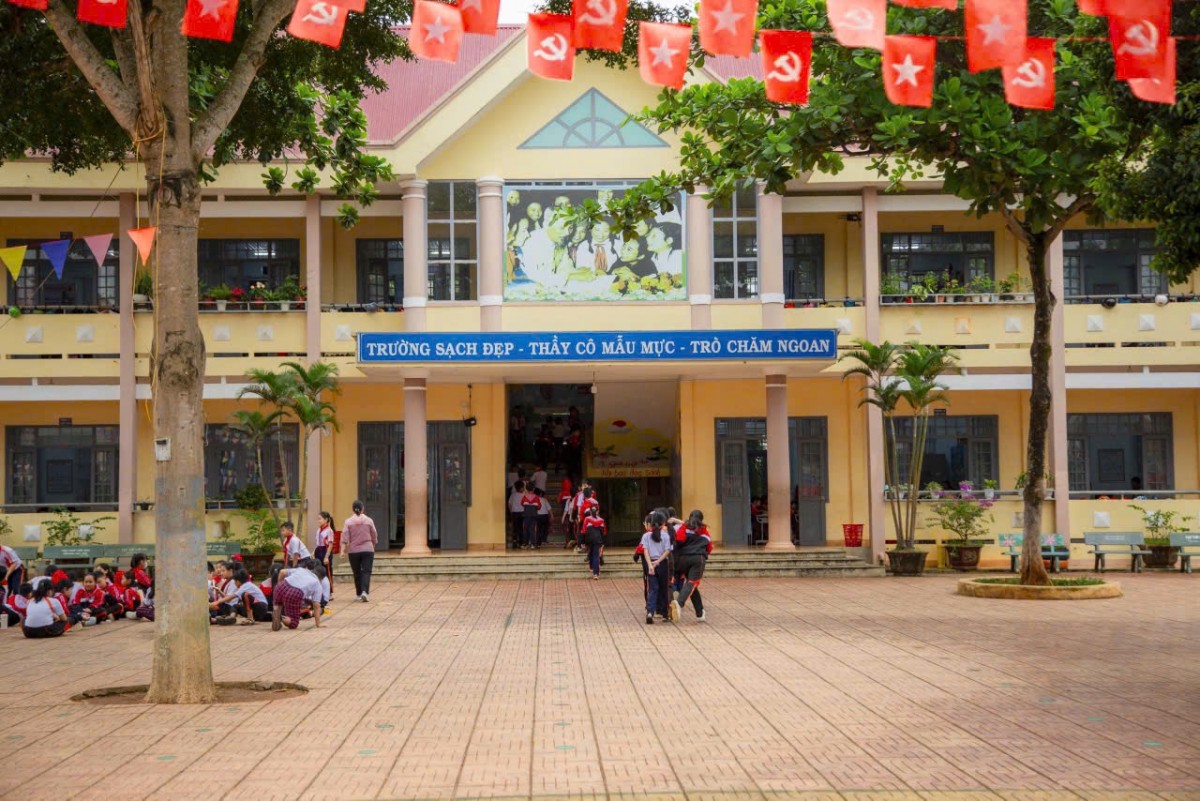 Tấm gương nữ Hiệu trưởng tận tâm, hết mình vì sự nghiệp “trồng người”